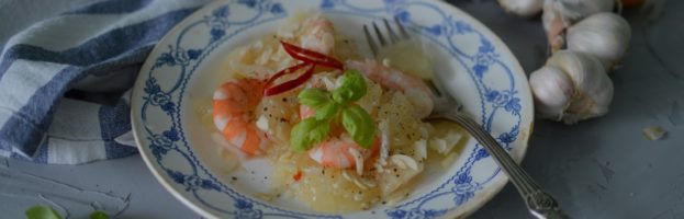 Цитрусовый салат с креветками во вьетнамском стиле с арахисовым маслом